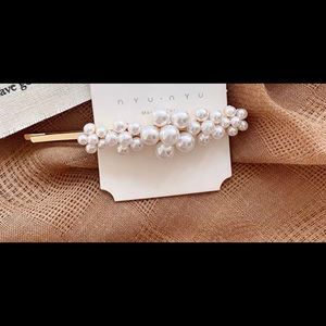 Pearl hair clip